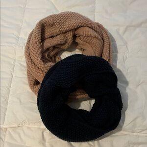 Lot of 2 Chunky Infinity Scarves. Navy Blue and Light Pink